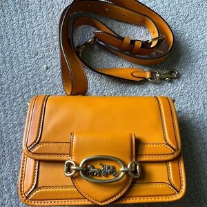 Coach hero crossbody in papaya - C8441